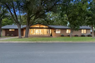 806 W Schubert St, Fredericksburg, TX 78624 - Photo 3