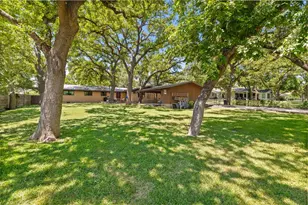 806 W Schubert St, Fredericksburg, TX 78624 - Photo 33