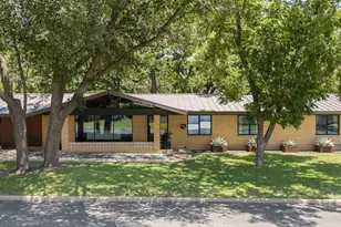 806 W Schubert St, Fredericksburg, TX 78624 - Photo 35