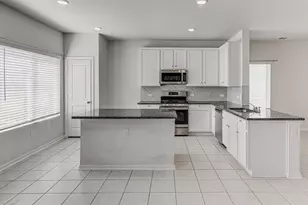 204 Oldbridge Dr, Hutto, TX 78634 - Photo 5