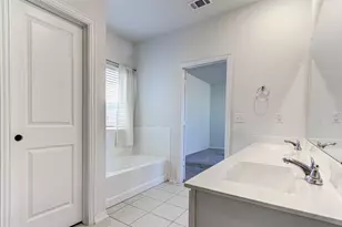 204 Oldbridge Dr, Hutto, TX 78634 - Photo 15