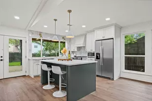 9219 Hunters Trace E, Austin, TX 78758 - Photo 3