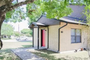 1320 Wilson St, Lockhart, TX 78644 - Photo 3