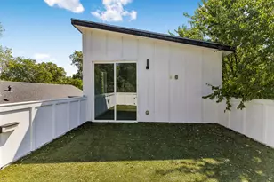 1130 Spur St, Austin, TX 78721 - Photo 17