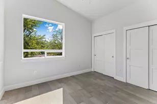 1130 Spur St, Austin, TX 78721 - Photo 21