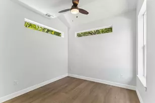 1130 Spur St, Austin, TX 78721 - Photo 19