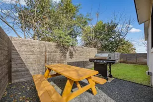 7102 Providence Ave, Austin, TX 78752 - Photo 21
