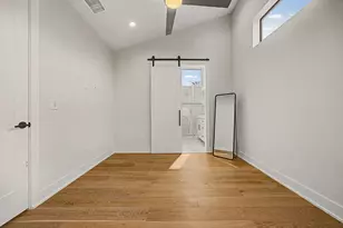 7102 Providence Ave, Austin, TX 78752 - Photo 11