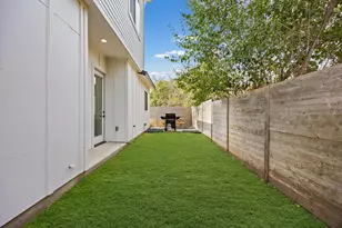 7102 Providence Ave, Austin, TX 78752 - Photo 19