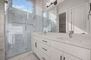 7102 Providence Ave, Austin, TX 78752 - Photo 13