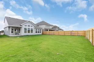 320 W Faulkner St, Liberty Hill, TX 78642 - Photo 27