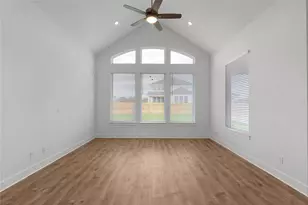 320 W Faulkner St, Liberty Hill, TX 78642 - Photo 17