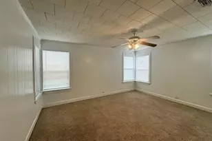 415 N Doak St, Taylor, TX 76574 - Photo 7