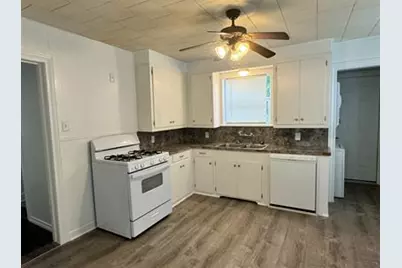415 N Doak Street, Taylor, TX 76574 - Photo 9