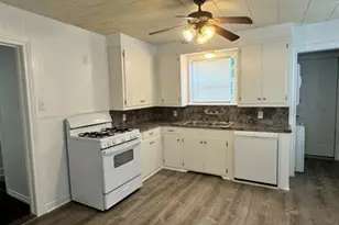 415 N Doak St, Taylor, TX 76574 - Photo 9