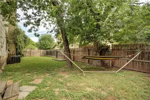 2011 Kirksey Dr, Austin, TX 78741 - Photo 9