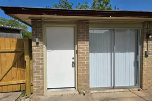 202 Northcrest Cir, Austin, TX 78752 - Photo 3