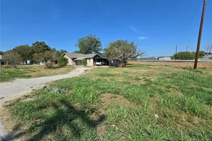 16 Church St, Maxwell, TX 78656 - Photo 3