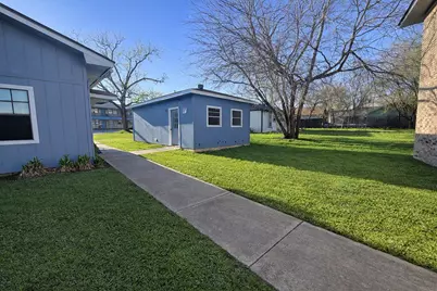 1706 W Cameron Avenue, Rockdale, TX 76567 - Photo 9