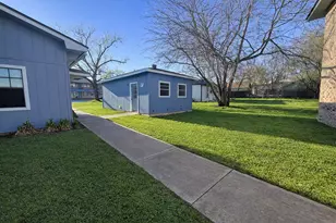 1706 W Cameron Ave, Rockdale, TX 76567 - Photo 9
