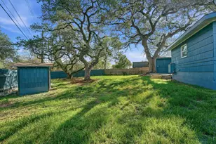 502 Sunrise Cir, Austin, TX 78704 - Photo 27