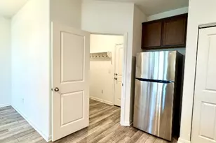 142 Martha Ln, Kyle, TX 78640 - Photo 5