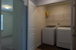 709 Yearwood Ln, Jarrell, TX 76537 - Photo 33