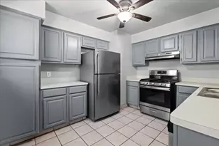 1130 Bois D'Arc St, Lockhart, TX 78644 - Photo 7