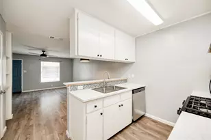 838 N Meadows Dr, Austin, TX 78758 - Photo 13