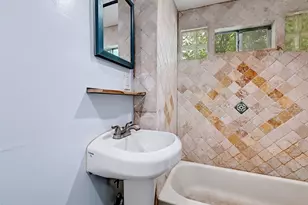 1181 Ridgeway Dr, Austin, TX 78702 - Photo 17