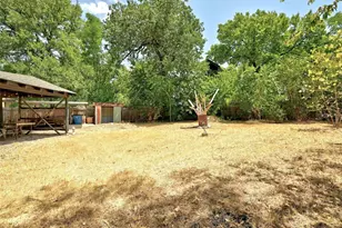 1181 Ridgeway Dr, Austin, TX 78702 - Photo 21