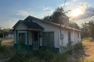 908 N Vogelsang Ave, Cameron, TX 76520 - Photo 1