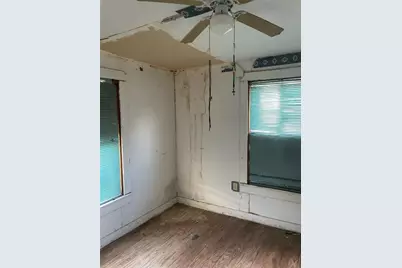 908 N Vogelsang Avenue, Cameron, TX 76520 - Photo 9