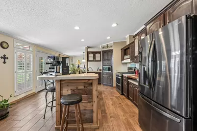 541 Hidden Oaks Drive, Elgin, TX 78621 - Photo 9