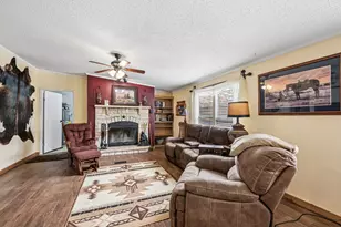 541 Hidden Oaks Dr, Elgin, TX 78621 - Photo 5