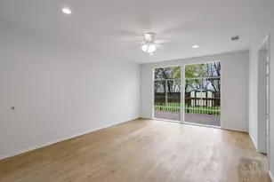 112 E Skyview Rd, Austin, TX 78752 - Photo 3