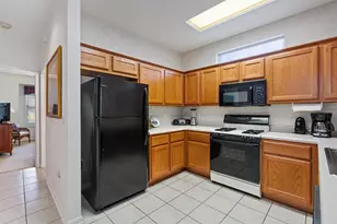 121 Larkspur Ln, Georgetown, TX 78633 - Photo 9