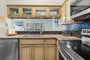 802 S 1st St, Austin, TX 78704 - Photo 11