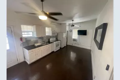 1105 E 6th Street #B, Austin, TX 78702 - Photo 9
