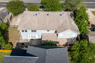 1303 Newfield Ln, Austin, TX 78703 - Photo 5