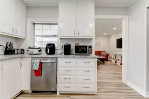 1303 Newfield Ln, Austin, TX 78703 - Photo 17