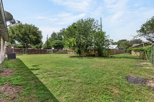 903 Travis St, Lockhart, TX 78644 - Photo 39
