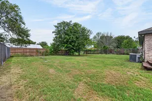903 Travis St, Lockhart, TX 78644 - Photo 33
