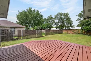 903 Travis St, Lockhart, TX 78644 - Photo 35