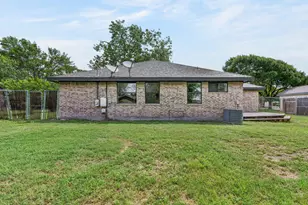 903 Travis St, Lockhart, TX 78644 - Photo 37