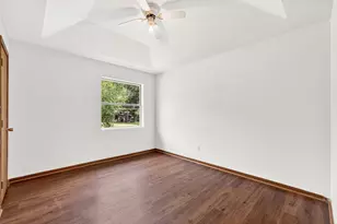 903 Travis St, Lockhart, TX 78644 - Photo 29