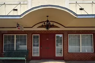 305 Main St, Smithville, TX 78957 - Photo 1