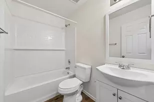 230 Debus Dr, Taylor, TX 76574 - Photo 13