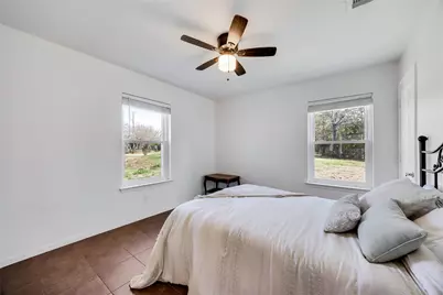 137 W Oak Drive, Cedar Creek, TX 78612 - Photo 27