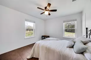 137 W Oak Dr, Cedar Creek, TX 78612 - Photo 27